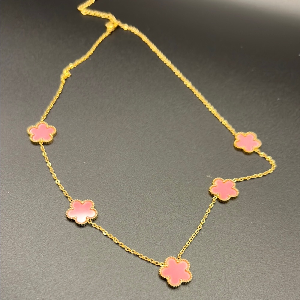 2/$25 🌺Stainless Steel Pink Clover Necklace